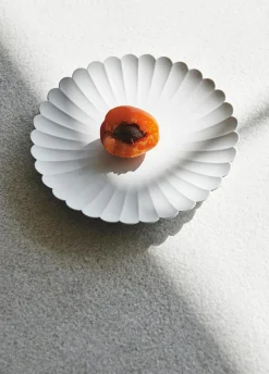 Blomsterformet grå tallerken - Medium 16 cm