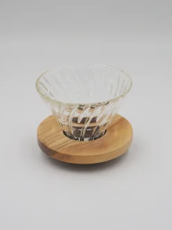 Hario tragt i glas med oliventræ (02)