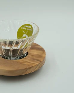 Hario tragt i glas med oliventræ (01)