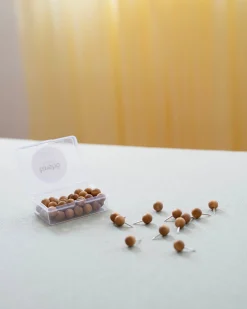 Knappenåle i træ (wooden pins)