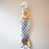 Koinobori vimpel 80 cm (guld/blå)