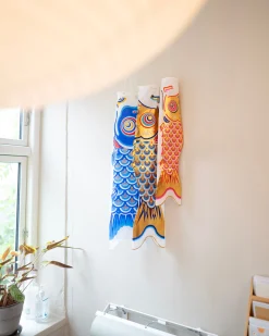 Koinobori vimpel 50 cm (pink/guld)
